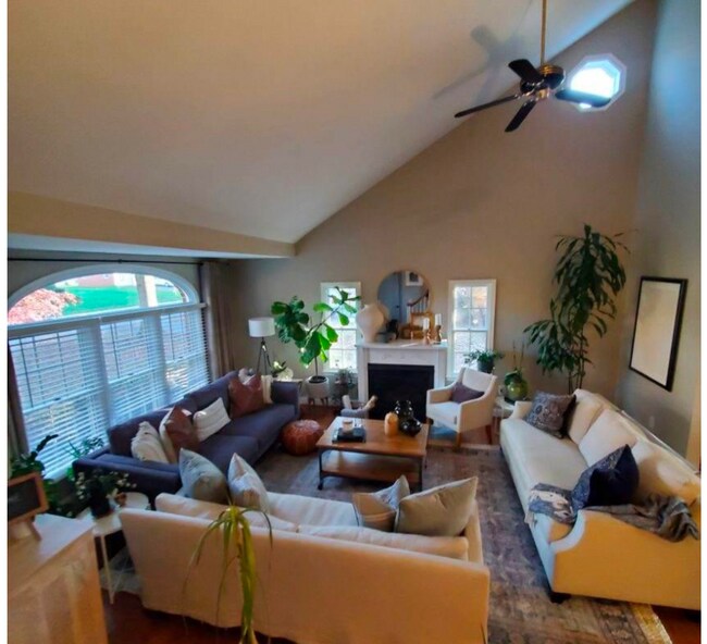 Building Photo - 233 Jackson Ave