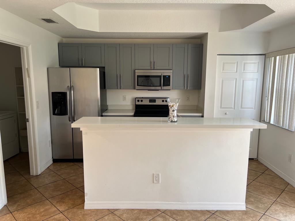 Building Photo - 4949 N Harbor Isles Dr