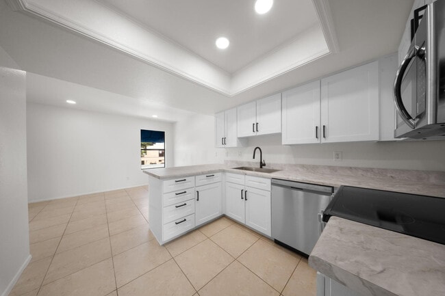 Building Photo - 220 N 22nd Pl