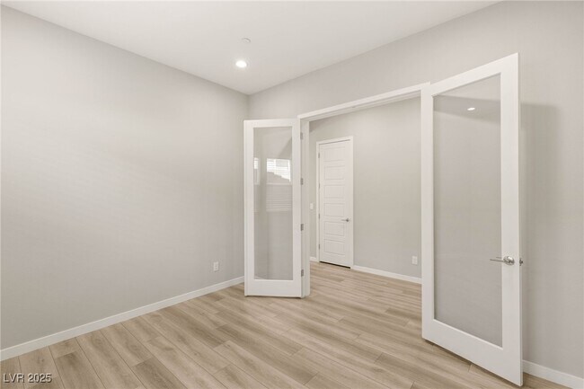 Building Photo - 3391 Stone View Ave