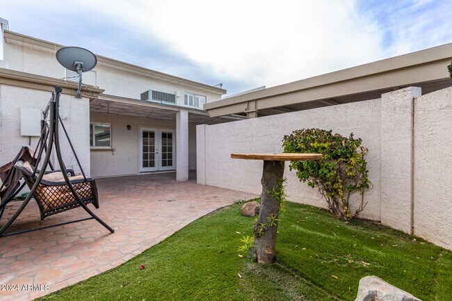 Building Photo - Beautiful townhome in Scottsdale!