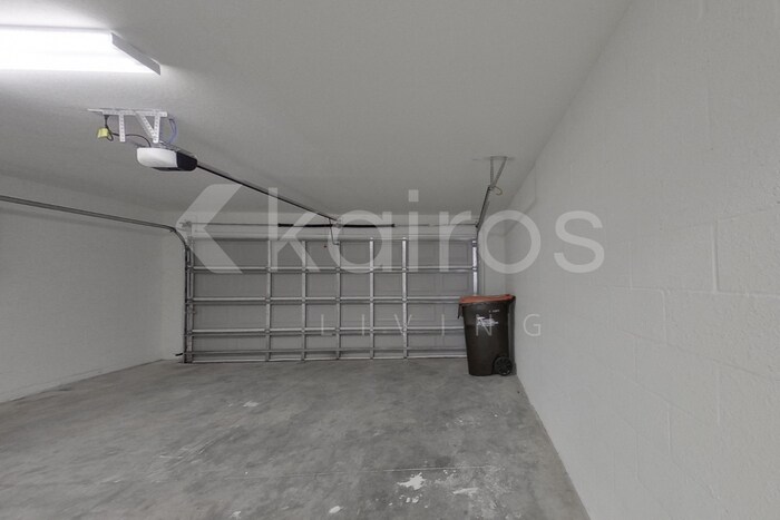 Building Photo - 820 Marion Oaks Manor