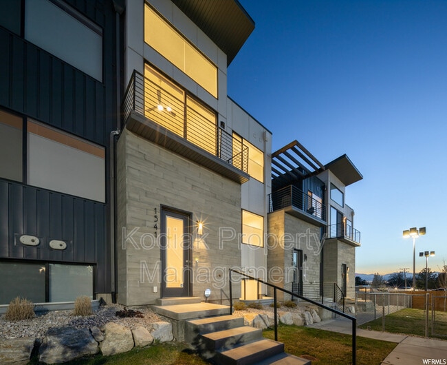 Building Photo - 1541 E Talo Ct