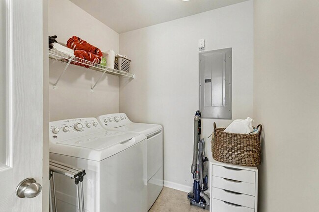 Building Photo - 230 Cameron St