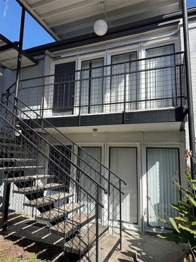 Primary Photo - 1000 Heights Blvd