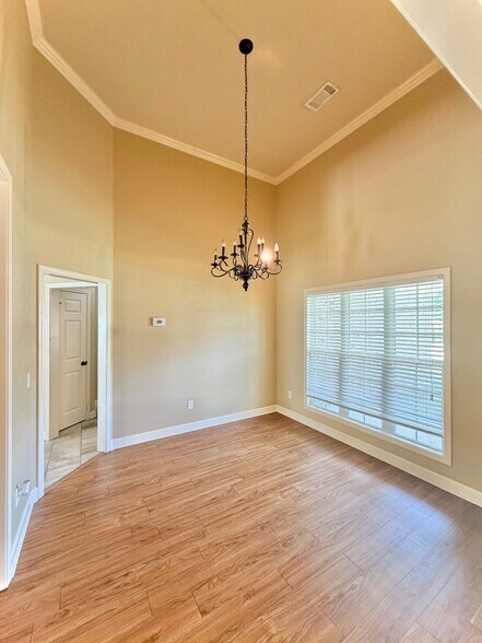 Building Photo - 185 Ora Ln