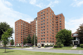 Building Photo - River Plaza