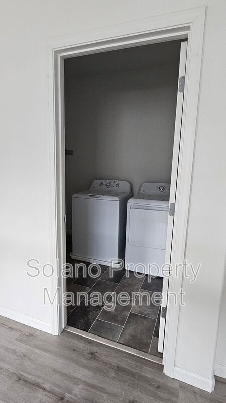 Building Photo - 1205 Niemann St