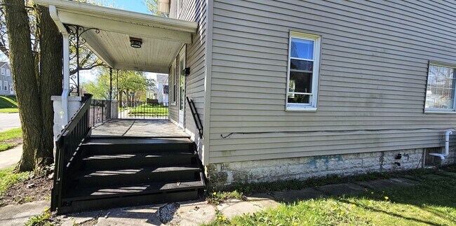 Building Photo - NEW LISTING!! 3 Bedroom House