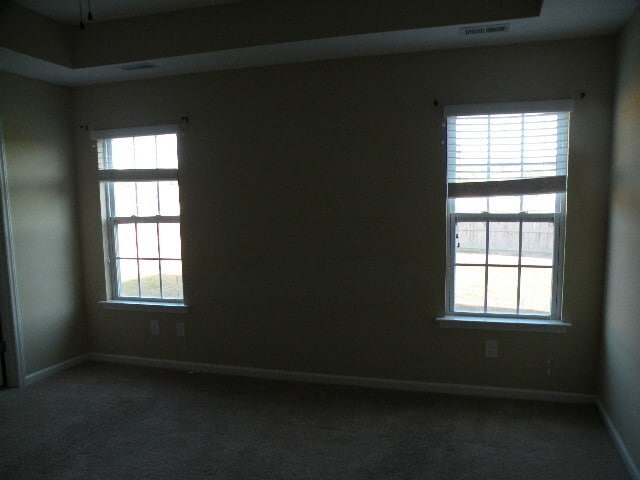 Building Photo - Near new home in comfortable family community