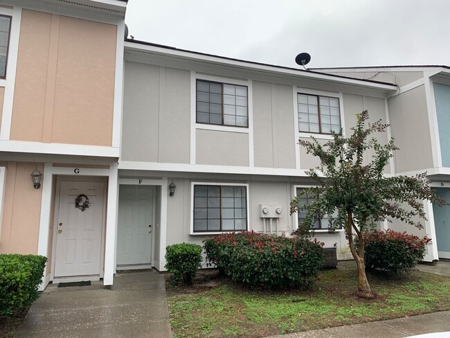 Primary Photo - Gated Community, 1.5 Miles to Beach, Pet F...