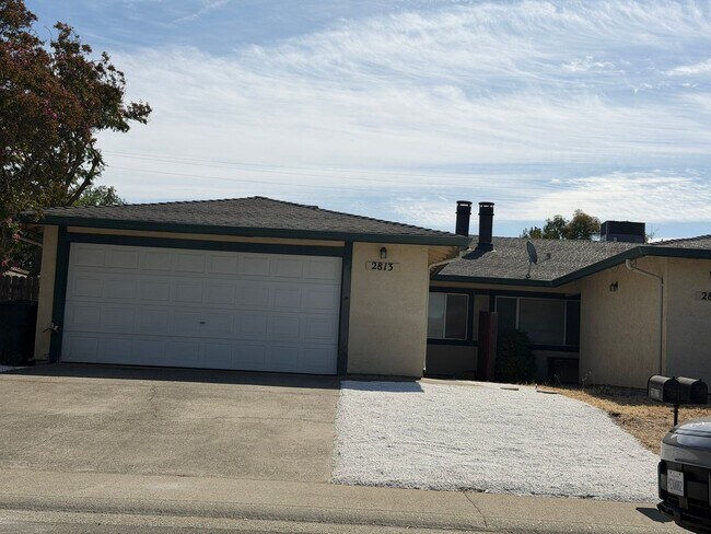 Building Photo - 2813 Pepper Oaks Dr
