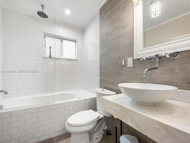 Building Photo - 6300 SW 48th St