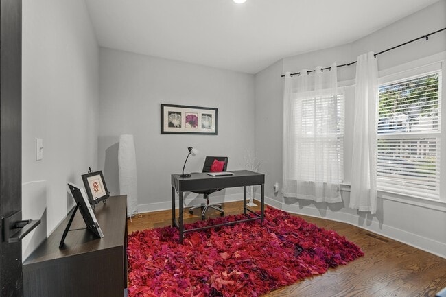 Building Photo - 718 N Alexander Ave