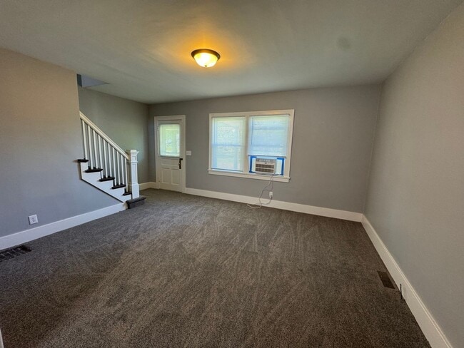 Building Photo - Pet-Friendly 2 Bed Townhome Across from Stephens Park | Utilities Included