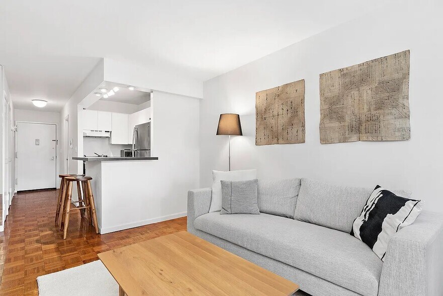 Building Photo - 222 E 14th St