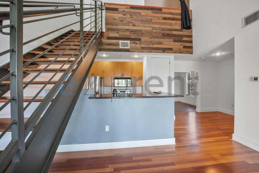 Building Photo - 1501 Doyle Carlton Dr