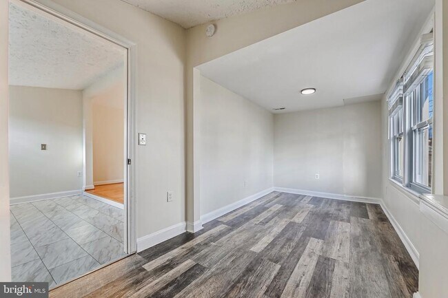 Building Photo - 1615 Grange Rd