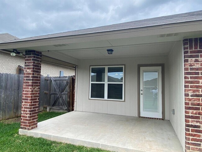 Building Photo - 901 Kacie Dr
