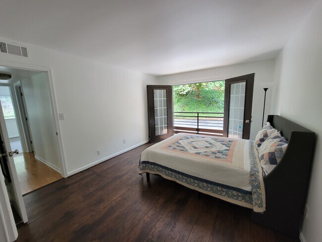 Building Photo - 1445 Monroe Dr NE