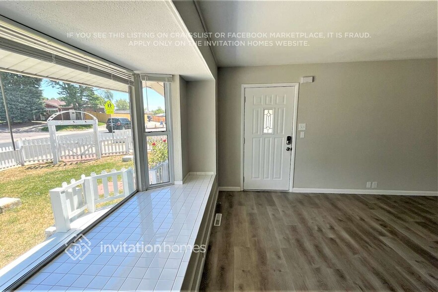 Building Photo - 820 Essex Dr