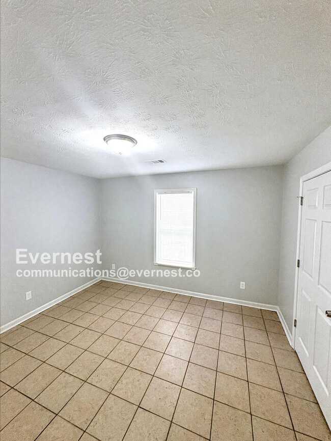 Building Photo - 909 Davis St