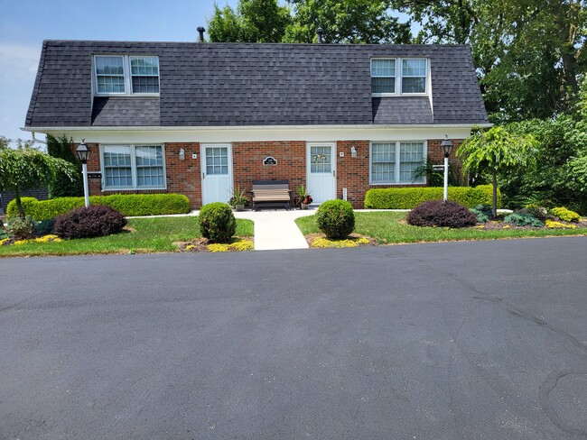 Building Photo - 318 Vernedale Dr