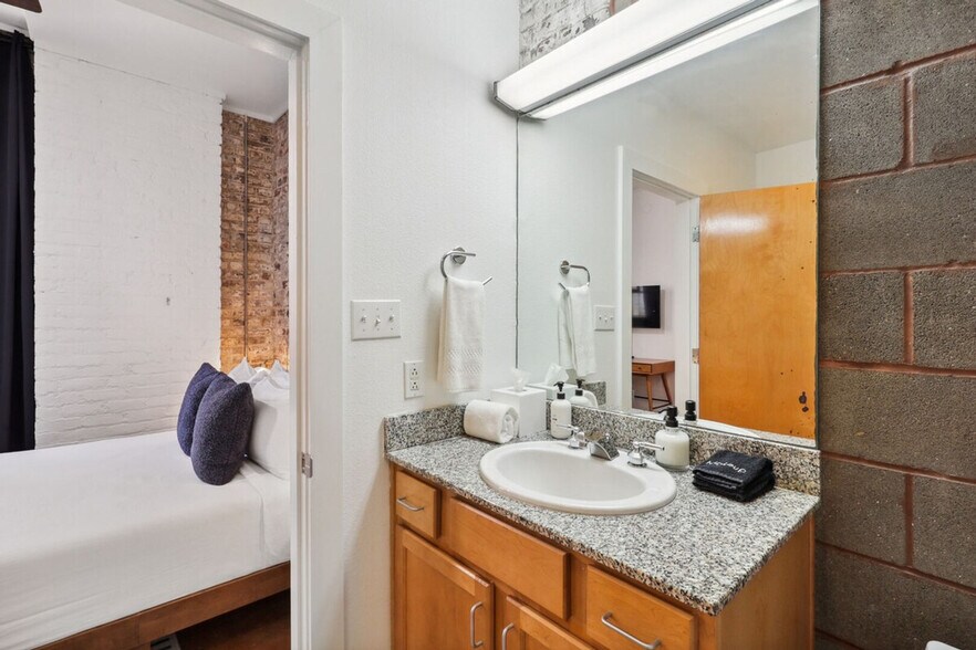 Building Photo - 527 St Joseph St