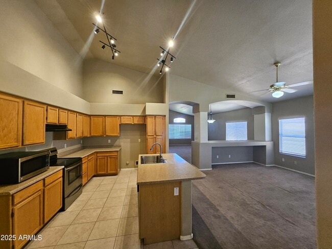 Building Photo - 1283 E Tradewind Dr