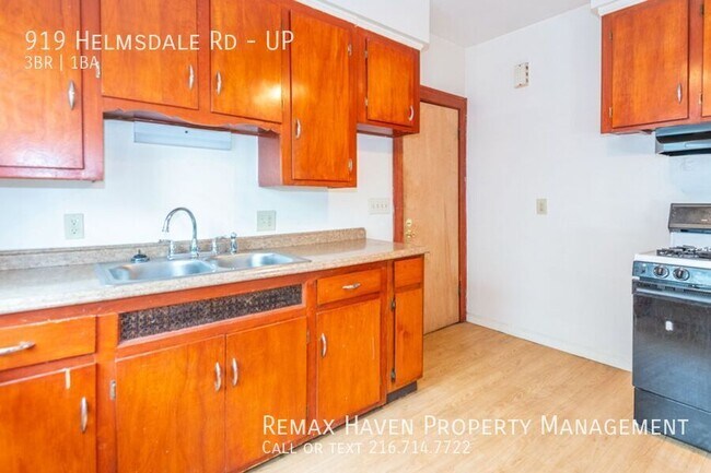 Building Photo - 919 Helmsdale Rd