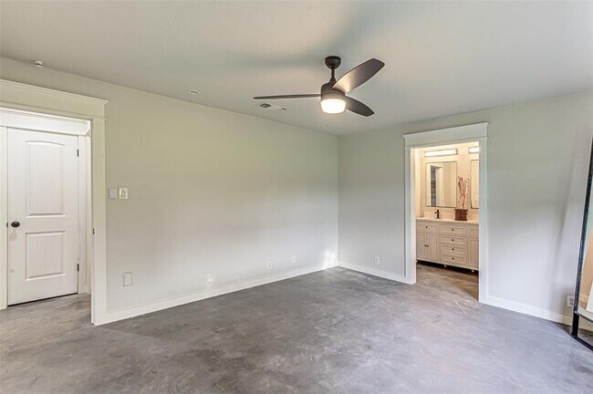 Building Photo - 105 Southern Spur