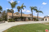 Building Photo - 37200 Glen Oaks Rd