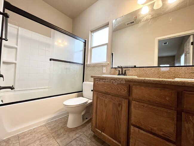 Building Photo - 308 Olive Way