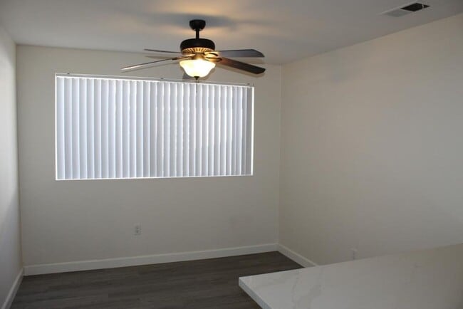 Building Photo - Single story 3 Br/2 Ba - Vine Street