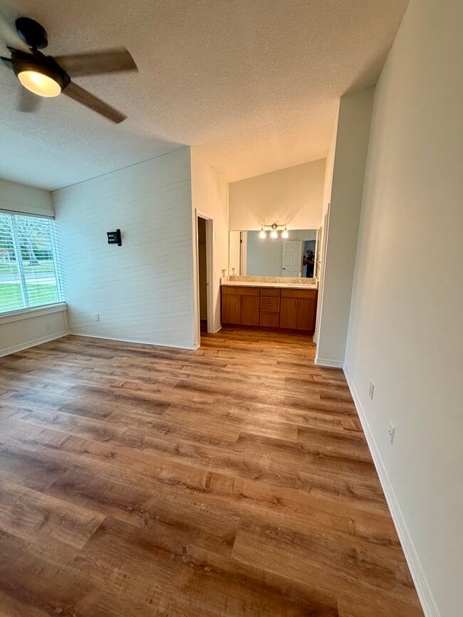 Building Photo - 107 Woodland Dr