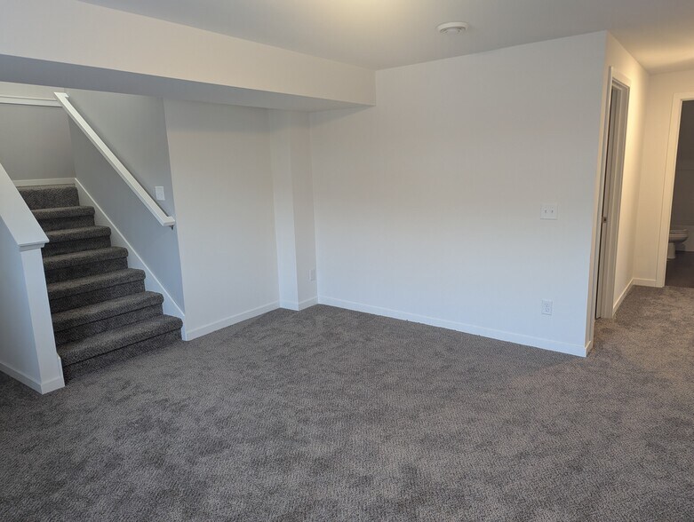 Building Photo - 132 Chalet Dr