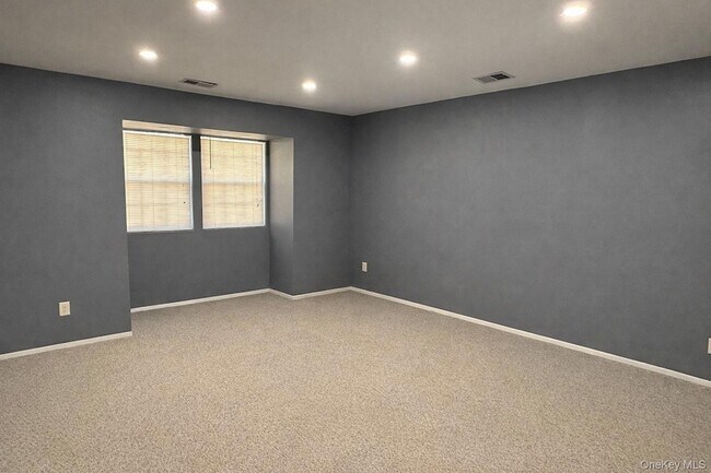 Building Photo - 12 Paine Commons