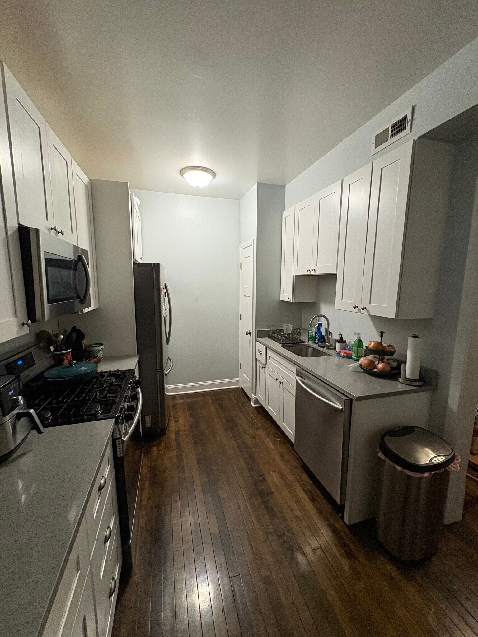 Building Photo - 4211 N Oakley Ave