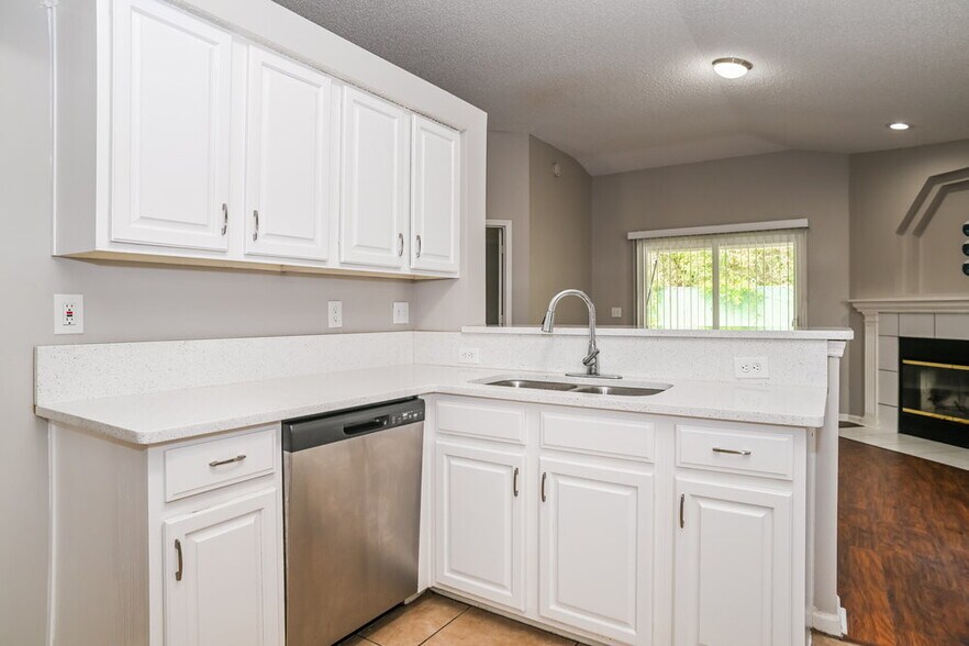 Building Photo - 8237 Abbeyfield Dr