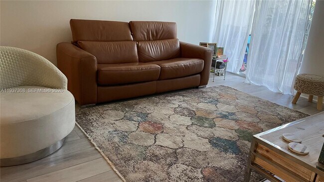 Building Photo - 1651 NE 115th St