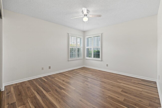 Building Photo - 2122 Clearwater Dr