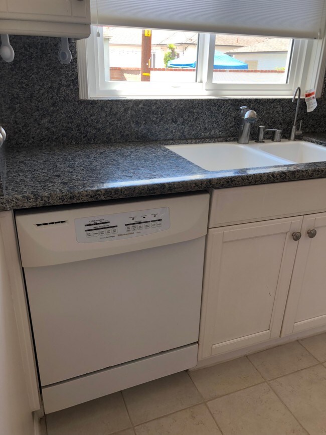 Building Photo - 2315 24th St