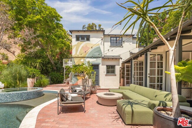 Building Photo - 2015 Nichols Canyon Rd