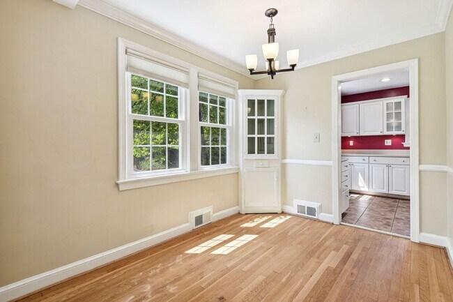Building Photo - Spacious 4BR Cape Cod in Prime Bethesda Location - AVAILABLE NOW!
