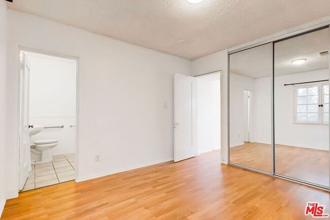 Building Photo - 288 S Coronado St