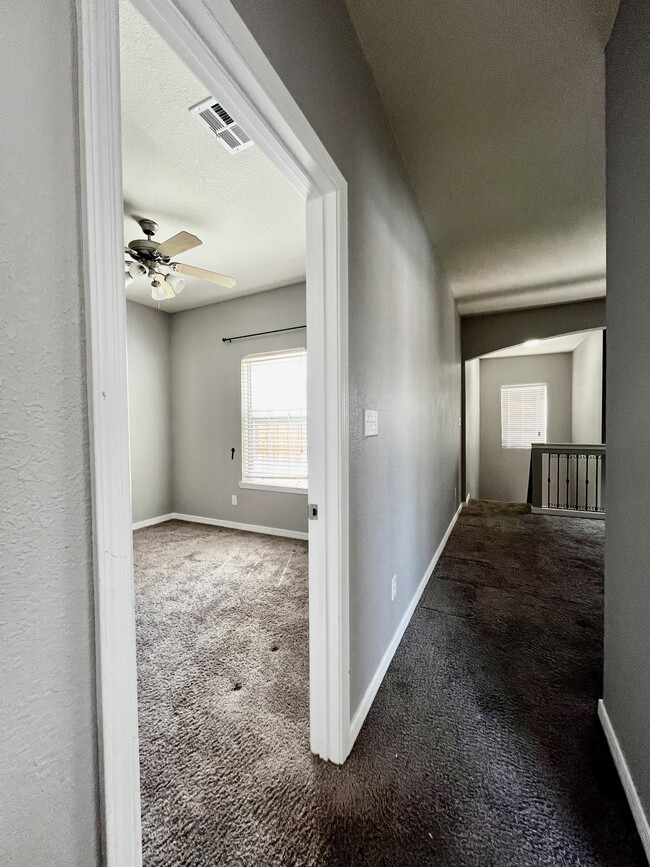 Building Photo - 3150 N Yarbrough Dr