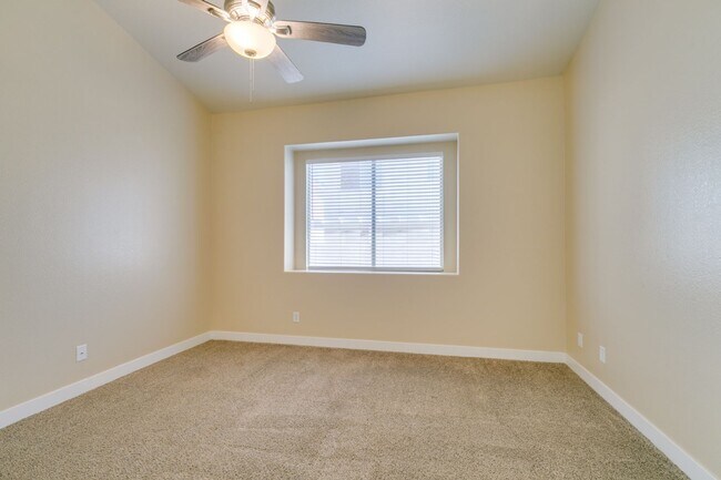 Building Photo - SW BEAUTY*2 BEDROOMS*OPEN FLOORPLAN*COMMUNITY POOL, GATED*CHECK THIS HOME OUT TODAY!