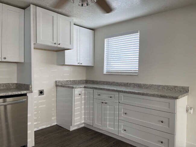 Building Photo - 510 E 500 S