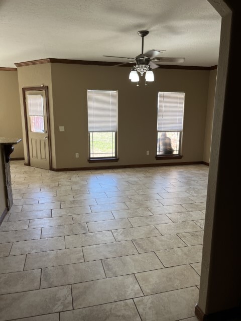 Building Photo - 394 NE Simmons Cir
