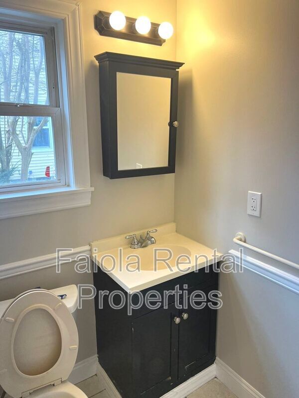 Building Photo - 319 Maurice St